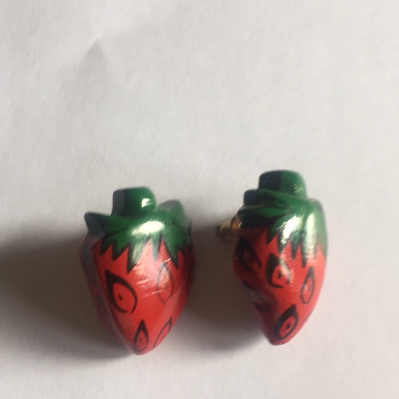 NWT Strawberry Earrings, Wooden, hand painted - Picture 4 of 8